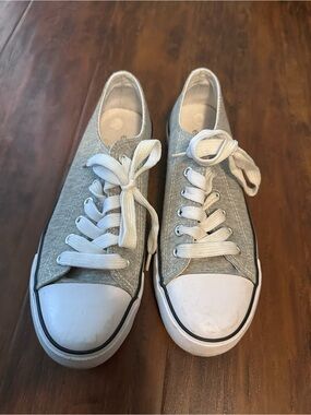 Epic Step - Gray Canvas Low-Top Sneakers with White Toe Cap